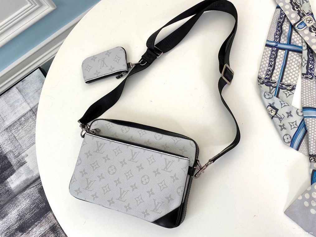 Frstbag ru LOUIS VUITTON DISTRICT 0810